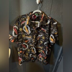 Men’s Roundy Bay Hawaiian Surfboard Print Button Up Shirt